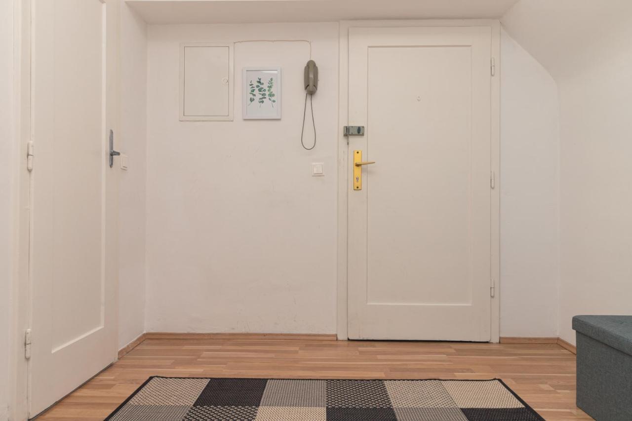 Milky Way Top Floor 2-Bedroom Apartment Air Condition Wina Bagian luar foto