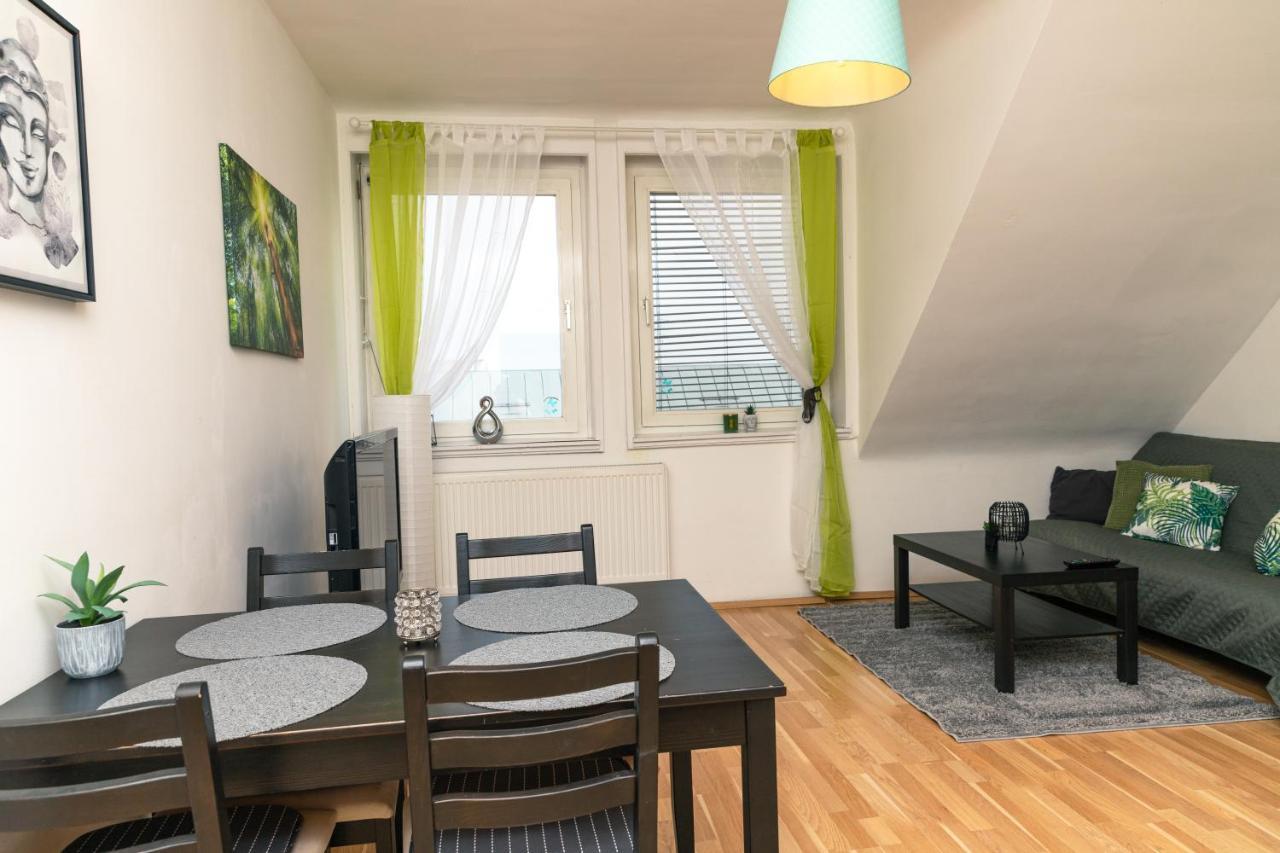 Milky Way Top Floor 2-Bedroom Apartment Air Condition Wina Bagian luar foto