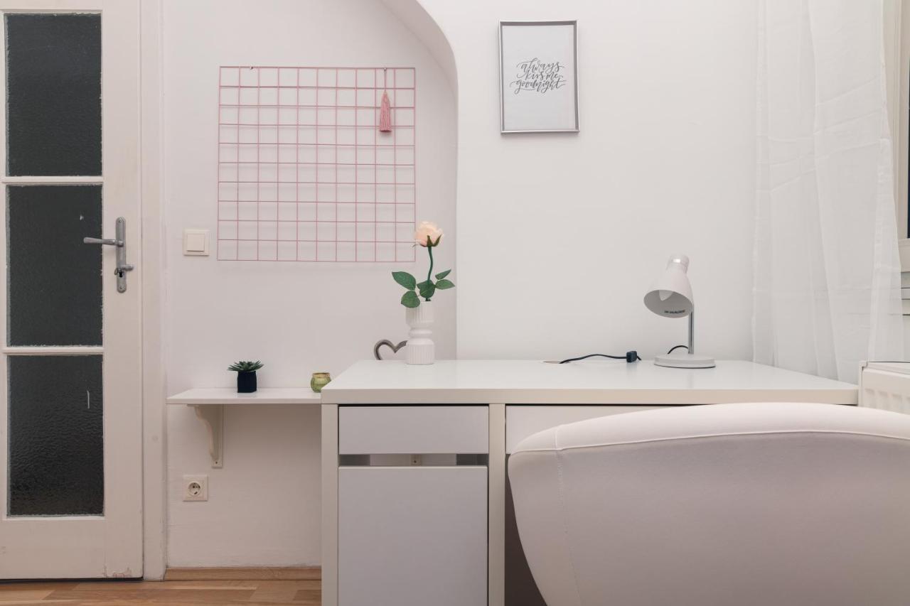 Milky Way Top Floor 2-Bedroom Apartment Air Condition Wina Bagian luar foto