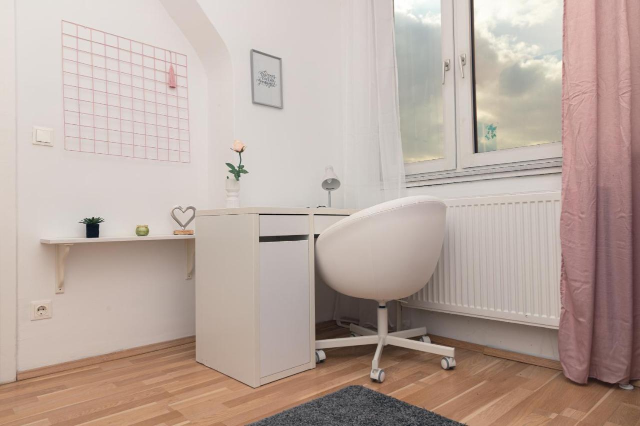 Milky Way Top Floor 2-Bedroom Apartment Air Condition Wina Bagian luar foto